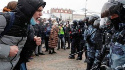 "Не верится, что Леша хотел бы этого". Сторонники Навального возмущены решением его штаба "сконцентрироваться на осени"