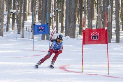 На склонах Парковой в Южно-Сахалинске провели первые в этом году горнолыжные соревнования