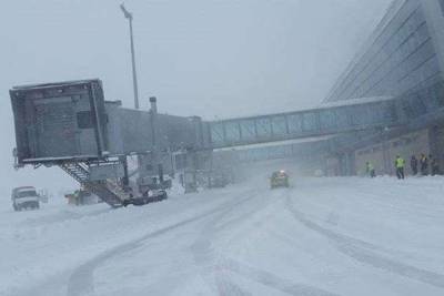 Непогода в Украине: во Львове отменили ряд авиарейсов из-за снегопада