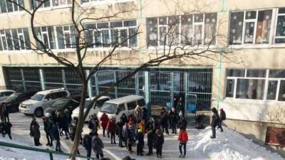 На Сахалине ученики 149 школ эвакуированы из-за угрозы терактов