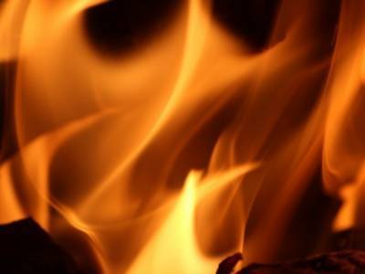 В Якутске сгорел деревянный жилой дом, погиб человек