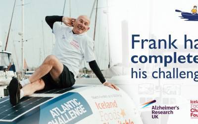 Пожилой житель Великобритании на лодке преодолел Атлантический океан и мира