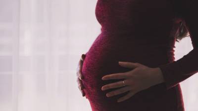Минздрав заявил, что коронавирус может поражать плаценту беременных