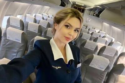 Внешность российской стюардессы в униформе впечатлила иностранцев в сети