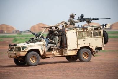 Франция начала наращивать военный контингент в тропической Африке