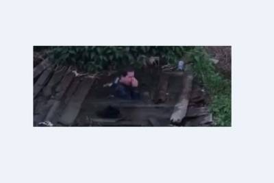 ГУФСИН прокомментировал видео с ныряющим в выгребную яму заключенным