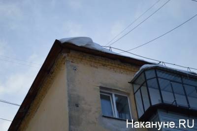 На Алтае четыре человека погибли при сходе снега с крыши