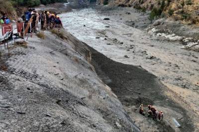 Количество жертв схода ледника в Индии возросло до 14
