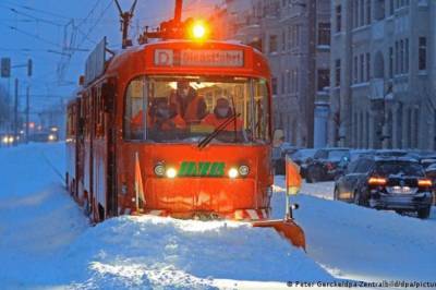 Сильные снегопады и ветер вызвали хаос в Германии, есть пострадавшие