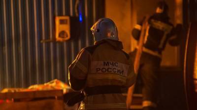 Пожарные ликвидировали открытое горение многоэтажки в Екатеринбурге
