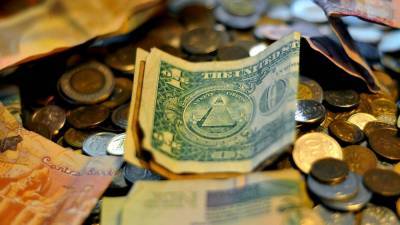 Санкционная политика США обернулась против доллара