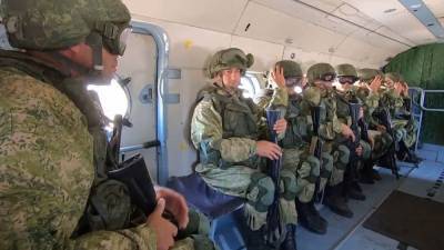 Более 1,5 тыс. десантников участвуют в масштабных учениях в трех регионах России