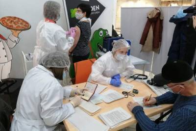 В торговом центре Йошкар-Олы продолжается вакцинация от COVID-19