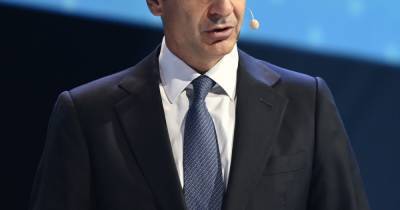 Премьера Греции раскритиковали за нарушение правил локдауна