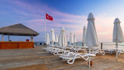 Более 400 россиян заразились коронавирусом в 2020 году на курортах Турции