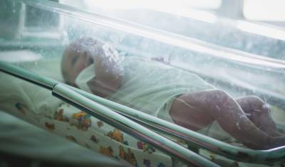 Тюменка с болями в животе в ОКБ№ 2 родила малыша раньше срока