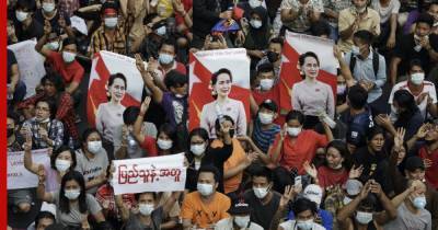 В Мьянме десятки тысяч людей вышли на протесты