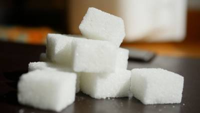 Жители России стали покупать меньше сахара и масла в январе