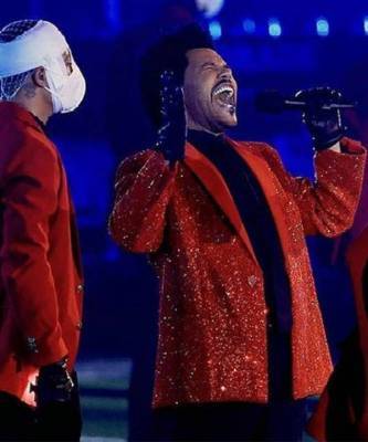 Алый пиджак со стразами и 7 миллионов долларов: выступление The Weeknd на Суперболе-2021