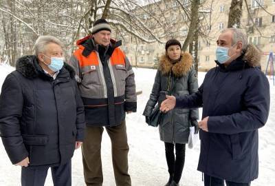 Ярцевские активисты обратились к Сергею Неверову за помощью в благоустройстве двора
