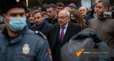 Оппозиция назвала причину отказа властей Армении от досрочных выборов