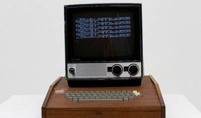 На eBay выставлен уникальный экземпляр первого компьютера Apple с деревянным корпусом