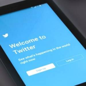 Twitter обозначил как официальный аккаунт МИД РФ в Крыму