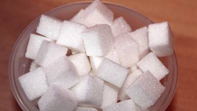 Эксперты: россияне стали покупать меньше сахара и подсолнечного масла