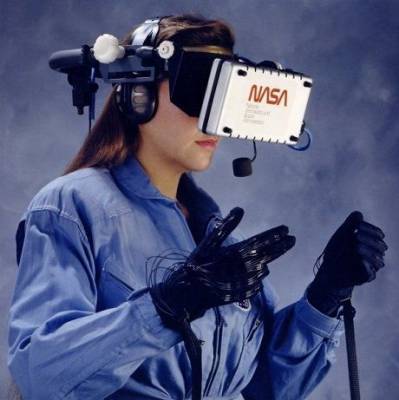 Цукерберг: в будущем люди будут «ходить» на работу с помощью VR