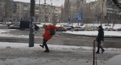 Безжалостная стихия атаковала Одессу, дороги превратились в каток: видео происходящего