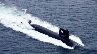 При столкновении подводной лодки с коммерческим судном в Японии пострадали не менее трех человек