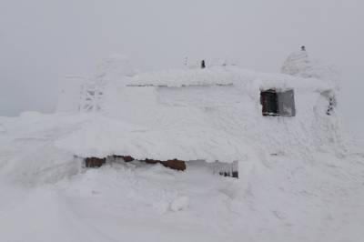 В Карпатах выпало больше метра снега