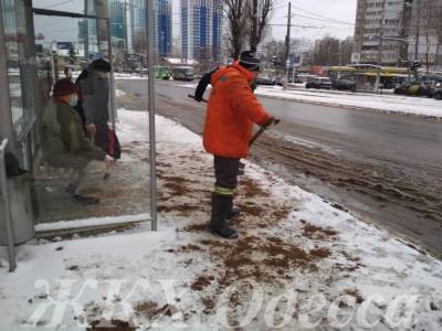 Гололед в Одессе: мэрия рассказала о ситуации на улицах города (фото)