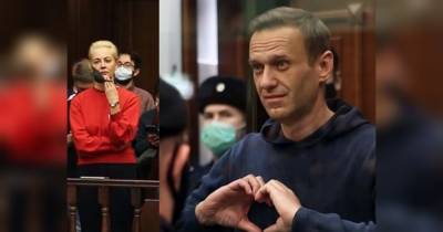 В поддержку Юлии Навальной устроили «красный» флешмоб
