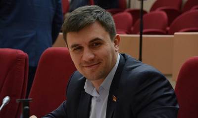 Саратовского депутата задержали из-за баннера «Нет политическим репрессиям»
