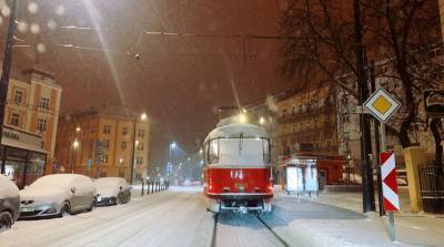 Снегопады парализовали движение транспорта в Чехии