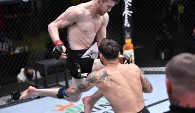 В прыжке коленом в голову: лучший нокаут на турнире UFC в Лас-Вегасе – видео