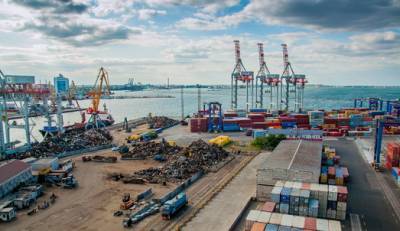 Из-за непогоды ограничена работа украинских портов