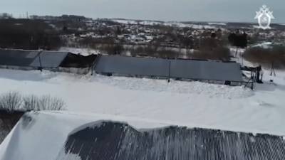 Появилось видео с места гибели четырех человек, засыпанных снегом с крыши