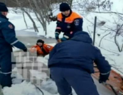 Спасатели Удмуртии вытащили тело мужчины из реки