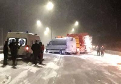 В Ровенской области столкнулись маршрутка и снегоочистительная машина (фото)