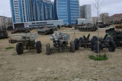 Эхо карабахской войны: в Баку возводят парк военных трофеев — видео