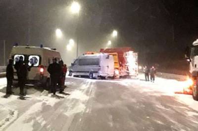 Под Ровно столкнулись маршрутка и снегоочистительная машина, есть пострадавшие