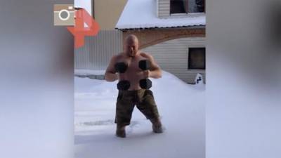 Новоселов в шортах провел тренировку в снегу перед боем с Вильдановым
