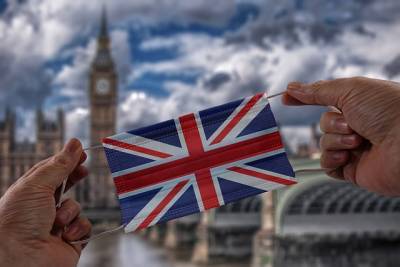 Великобритания не намерена вводить паспорта вакцинации и мира