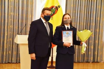 Губернатор Николай Любимов наградил молодых ученых
