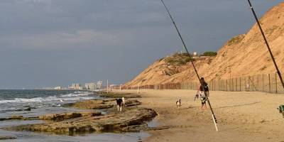 Мэрия Тель-Авива хочет обрушить прибрежные скалы. Экологи против