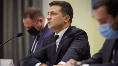 Зеленский пригрозил украинцам санкциями из-за бизнеса в Крыму и на Донбассе