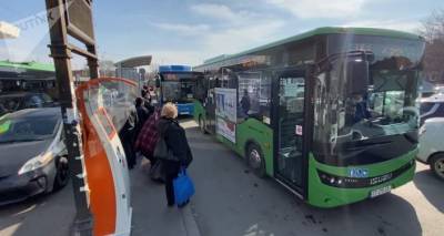 В Тбилиси возобновил работу общественный транспорт - видео