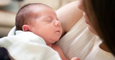 Можно ли матерям с коронавирусом кормить детей грудью: врач Евгений Комаровский рассказал